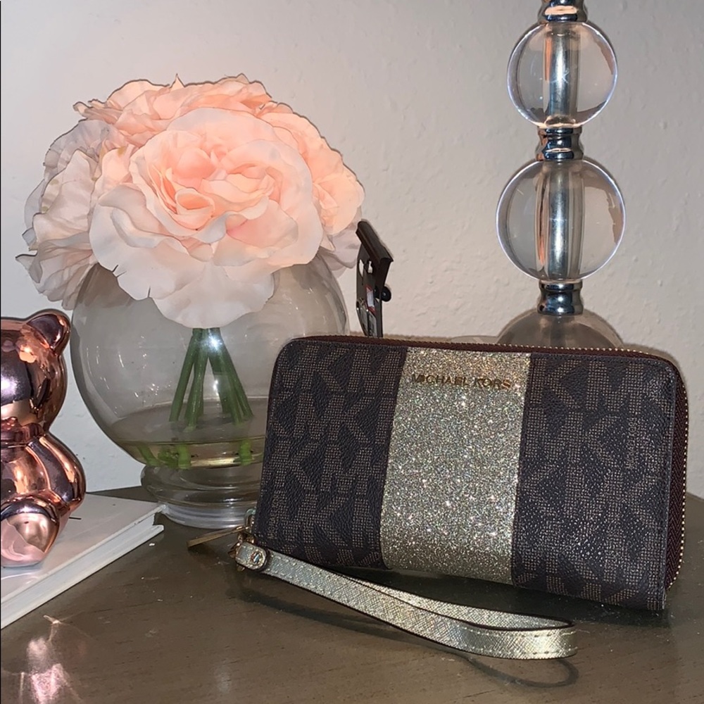 MK  Wallet